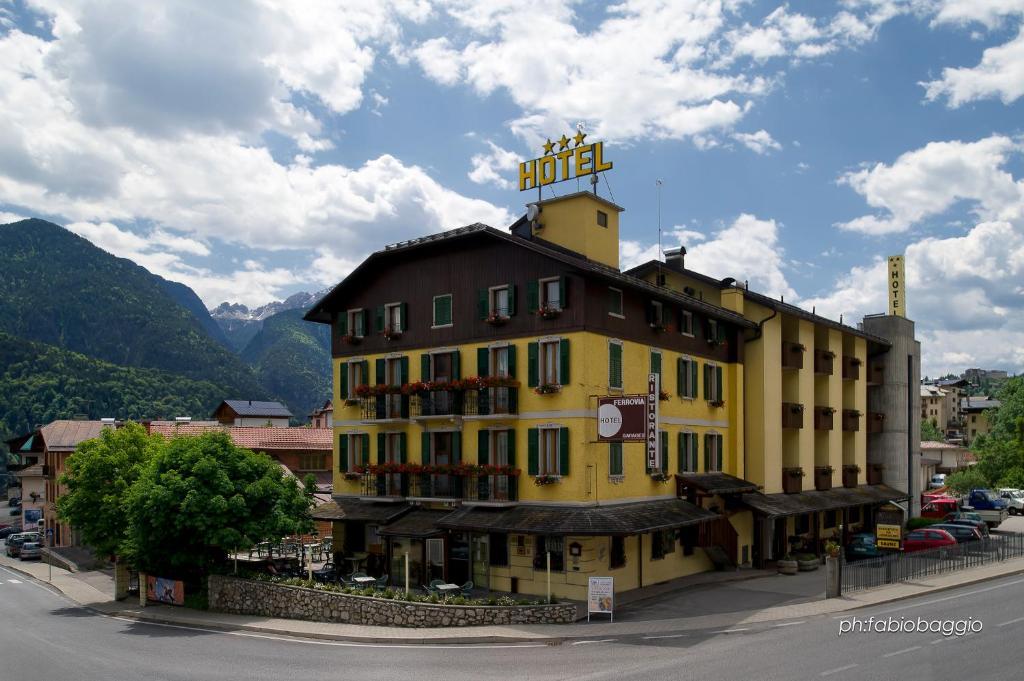 Hotel Ferrovia Calalzo di Cadore Екстериор снимка